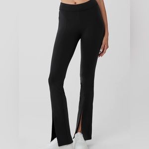 Alo Airbrush High-Waist Flutter Legging in Black